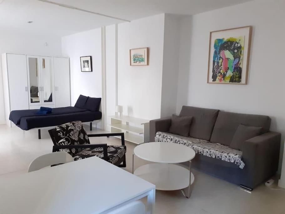 Cosy Flat / Literally At The Foot Of Alhambra Apartment Granada Bagian luar foto